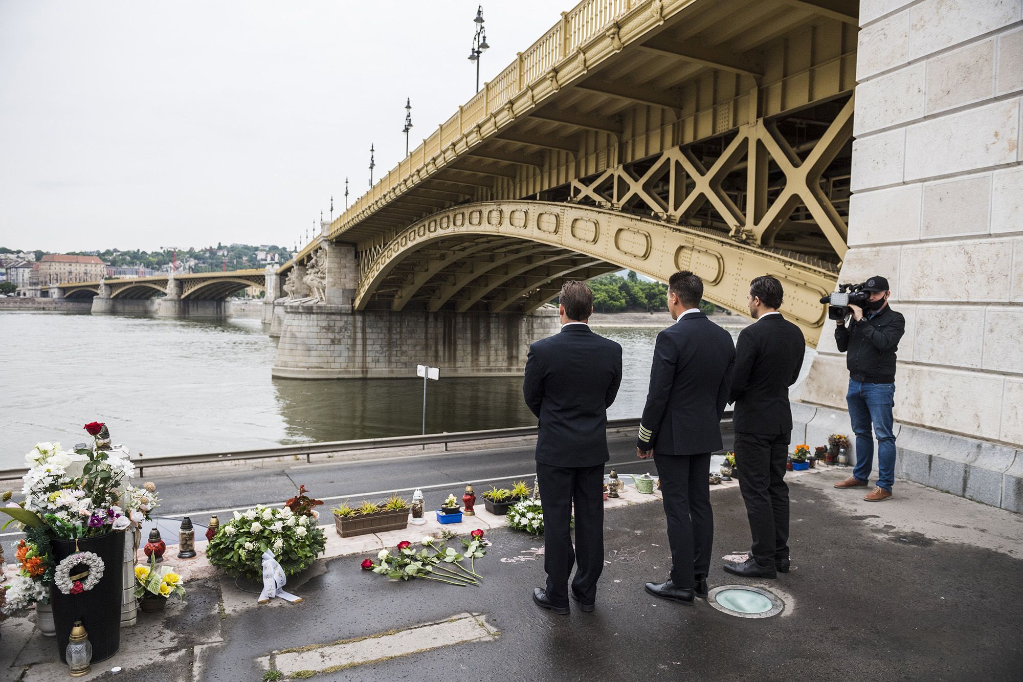 A szerencsétlenül járt hajó utasai közül hetet mentettek ki élve a vízből.