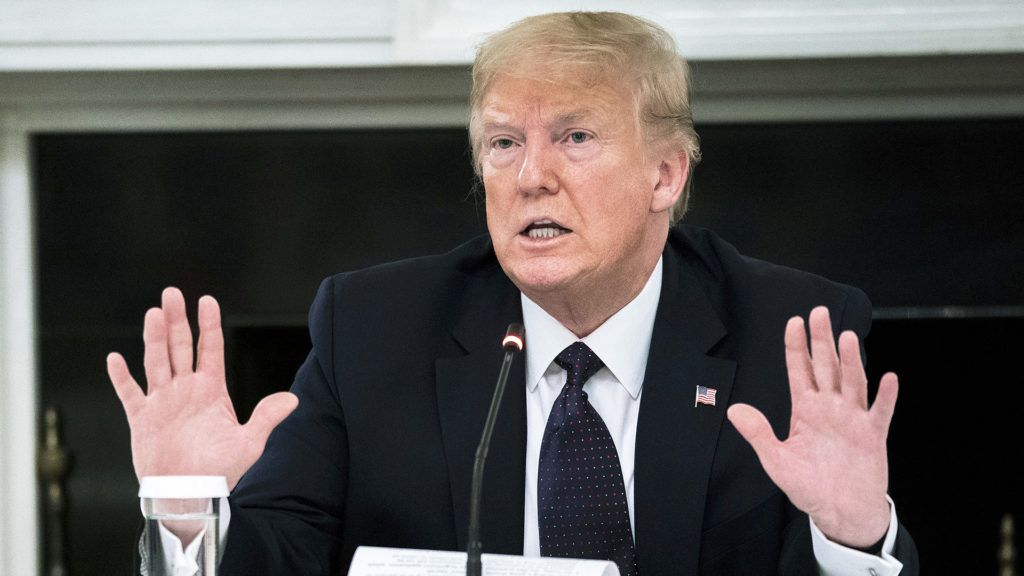 Donald Trump a hatástalan hidroxiklorokint szedi