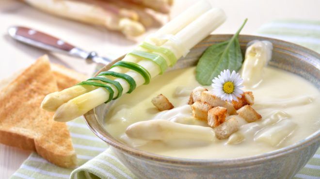 Francia spárgakrémleves