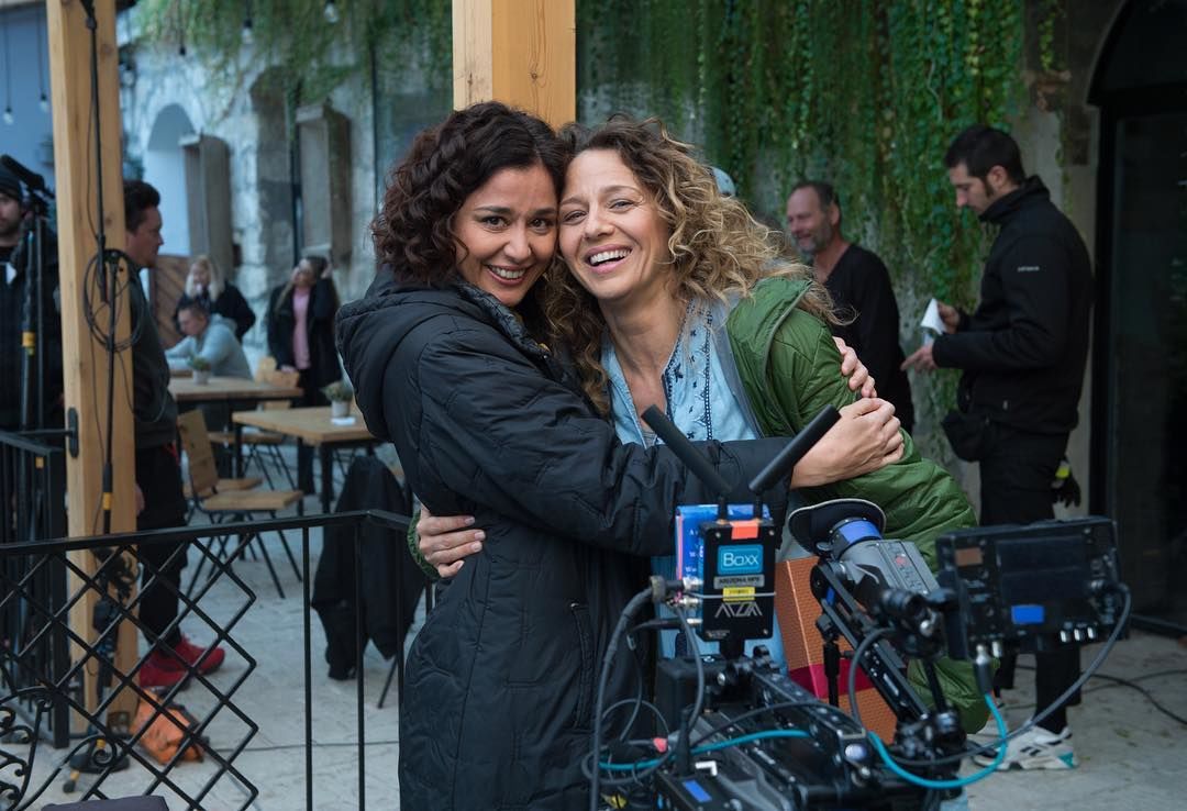 Gryllus Dorka és Pokorny Lia az Ízig-vérig forgatásán (Fotó: Viasat3/Sághy Tímea)