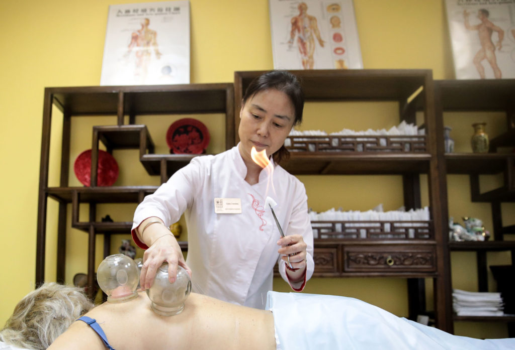 Áltudomány, nálunk mégis orvosi egyetemen tanítják a Hagyományos Kínai Orvoslást