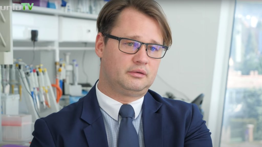 Jakab Ferenc virológus