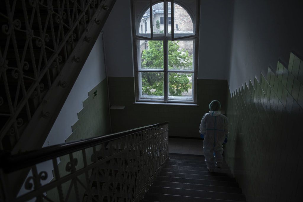 A koronavírus esete az áldozathibáztatással