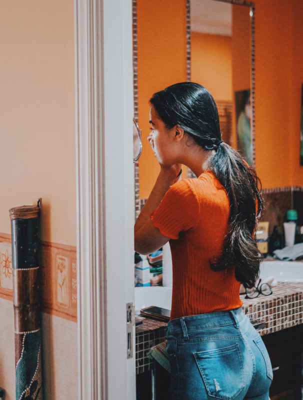 Házi gyantától összetapadt hónalj, vírusfélelemből túltisztított bőr...