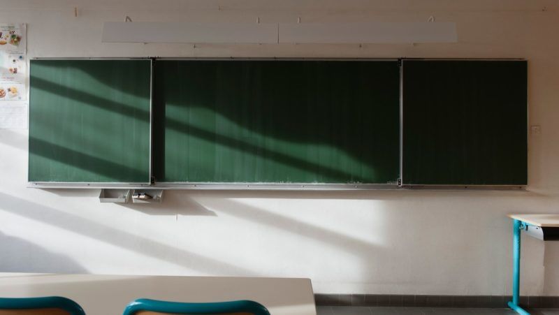 Március közepe óta vannak zárva az iskolák