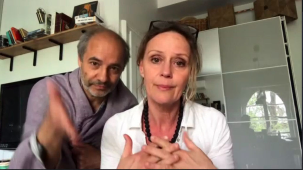 Rudolf Péter és Nagy-Kálózy Eszter közös jelenete a Segítség! Itthon vagyok!-ban