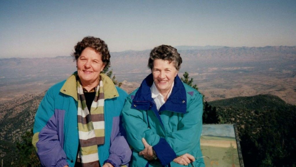 Pat és Terry egy archív felvételen (fotó: Netflix)