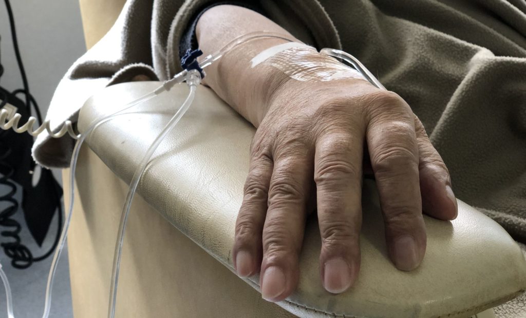 A kemoterápia kellemetlen mellékhatásokkal jár, de nem veszélyes mellékhatásokkal (fotó: getty images)