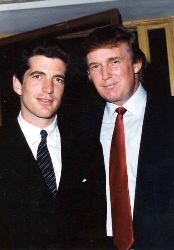 JFK Jr. és Donald Trump 1996-ban (Photo by Davidoff Studios/Getty Images)