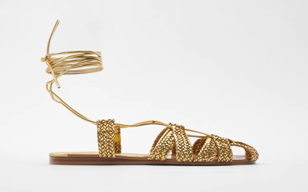 Arany színű fonott saru - Zara