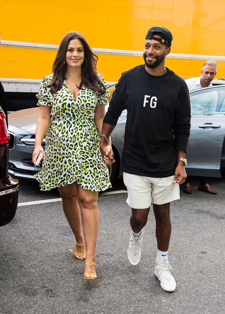 Ashley Graham és férje, Justin Ervin. Kisfiuk 2020 januárjában született meg.