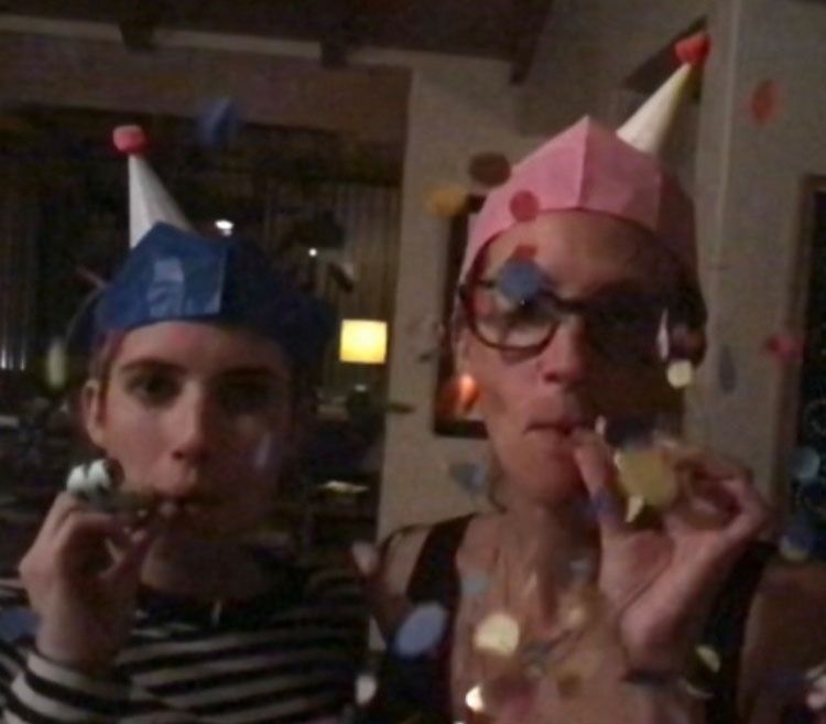 Emma Roberts és Julia Roberts közel állnak egymáshoz, nem csak a családi ünnepléseken találkoznak