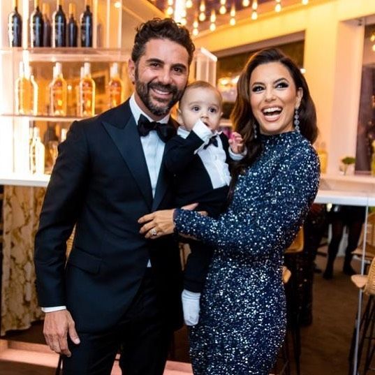 Eva Longoria és férje, Jose Antonio Bastón a kisfiukkal, Santiagóval (Fotó: Instagram)