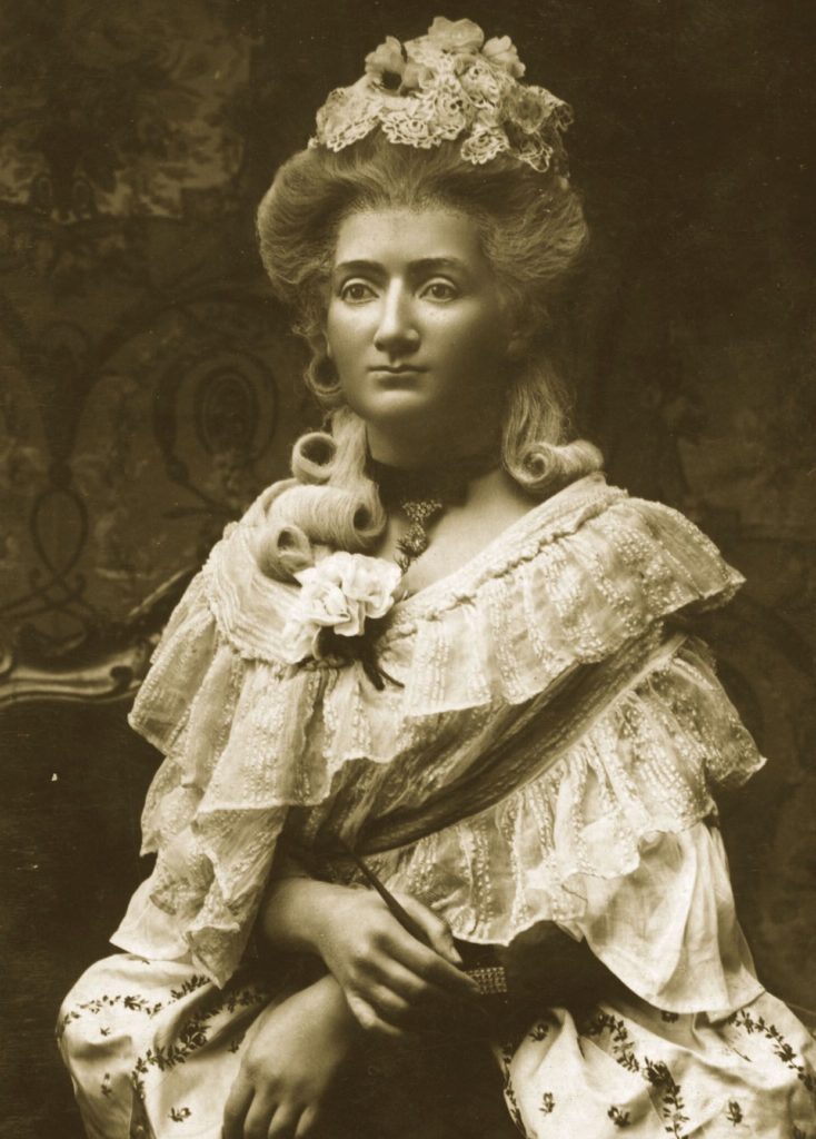 Madame Tussaud kezéhez vér és viasz tapadt