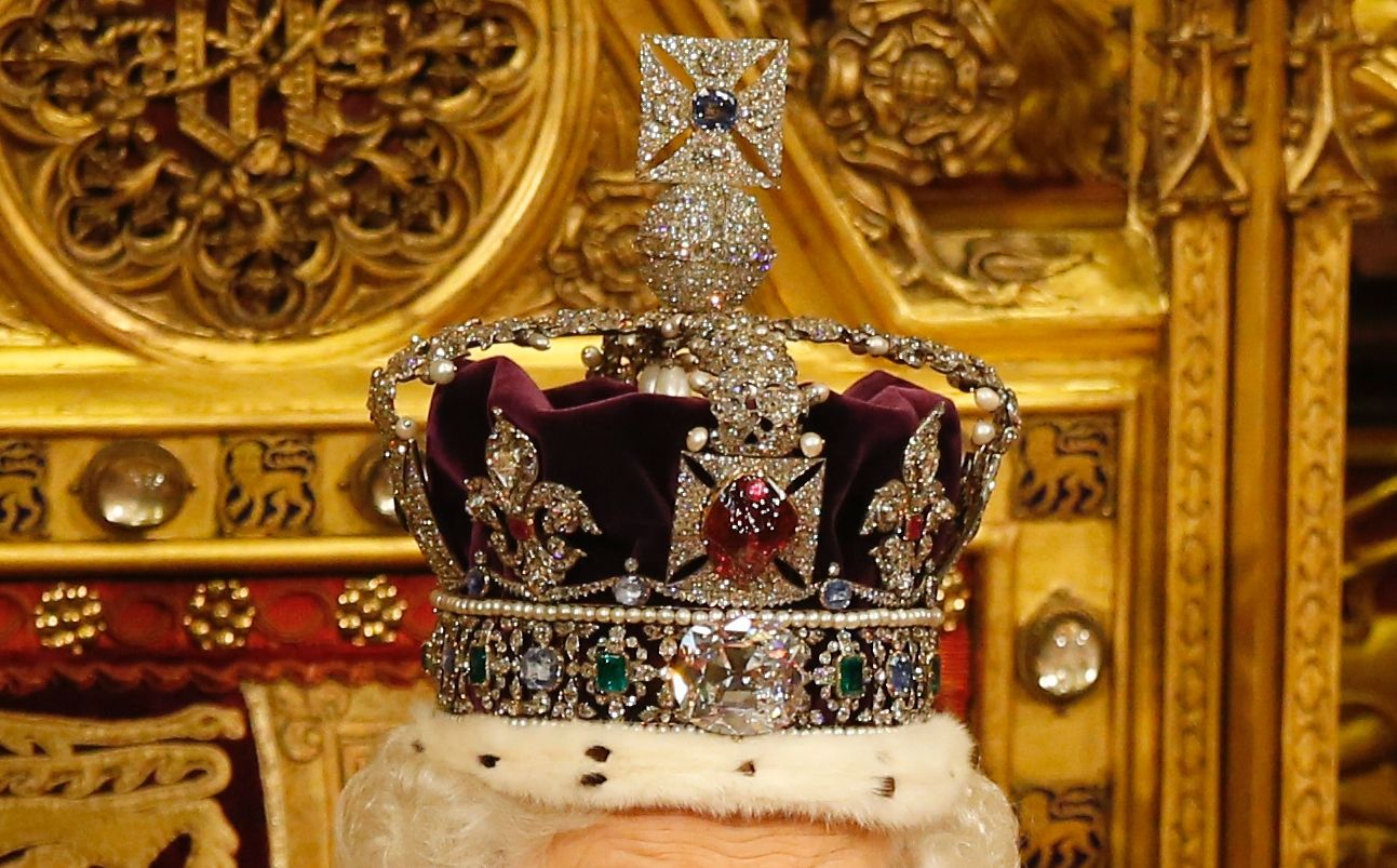 A Koh-i-Noor gyémánt II. Erzsébet koronáján
