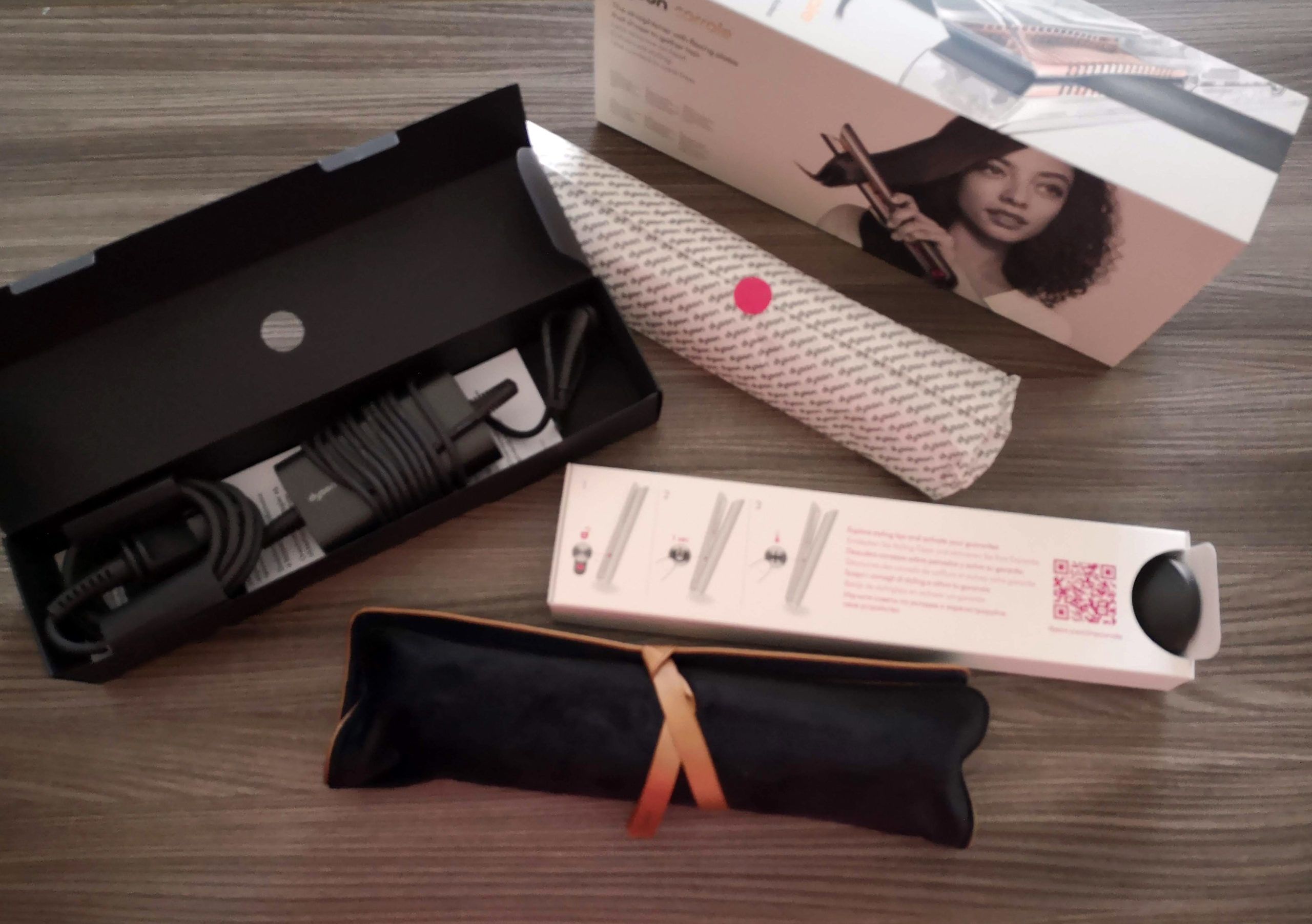 Selymesen ragyogó fürtök napokon át - teszteltük a Dyson exkluzív hajvasalóját