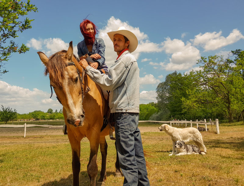 Botond gazda a barátnőjével