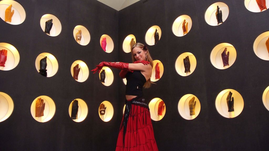 A pécsi kesztyű Lady Gagánál is alap darab