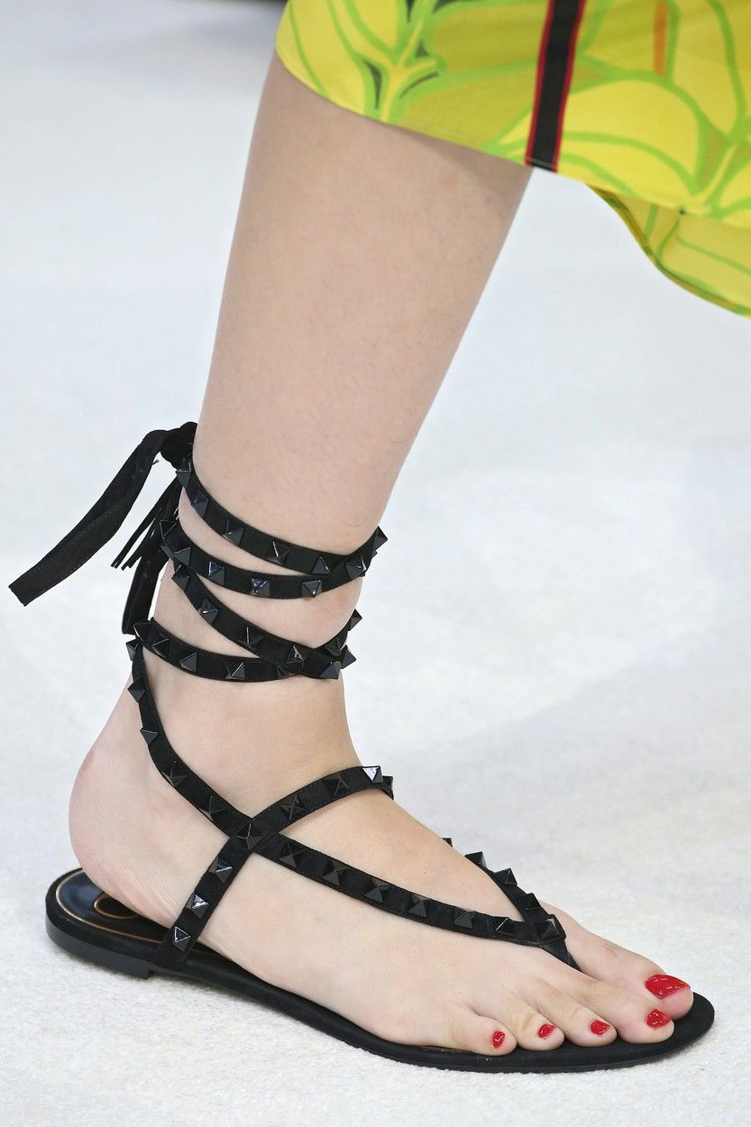 Fekete saru szegecsekkel - Valentino