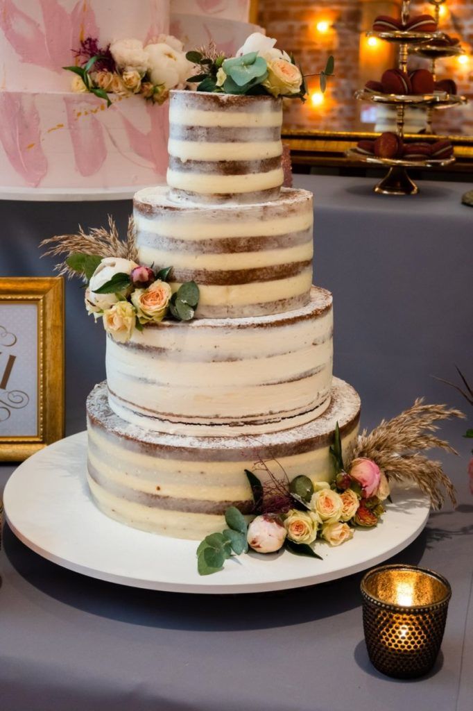A naked cake menő