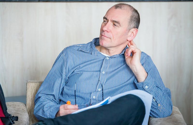 Színészek alakítják a betegeket az orvosin