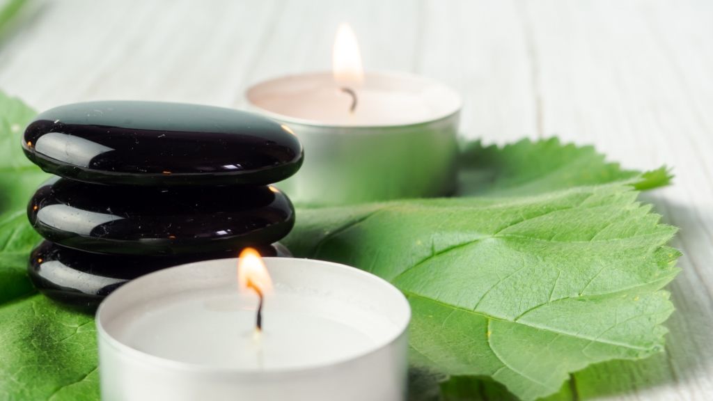 A halványzöld és a fehér gyertyák újholdkor támogatják a kívánságokat