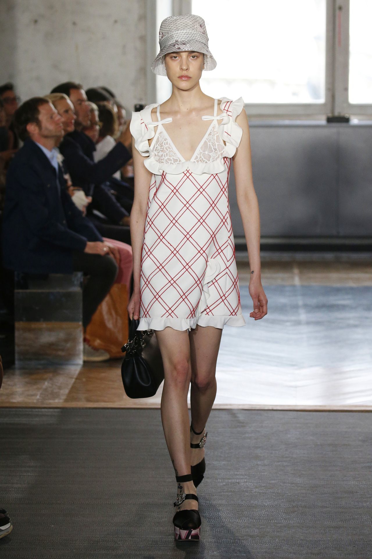 Fehér, áttetsző vödörkalap - Giambattista Valli