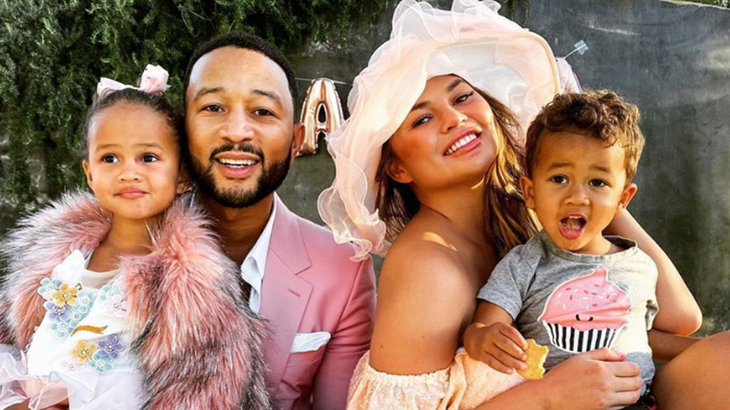 Chrissy Teigen igazi plasztikkirálynő