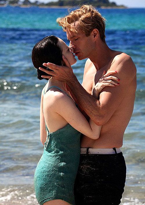 A háború közben a fürdőruháért indítottak mentőakciót