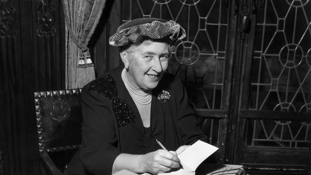 Más néven jelenik meg Agatha Christie híres regénye.