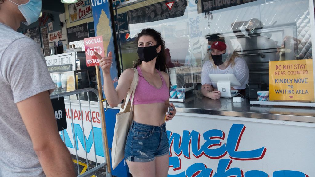 Felmérték, milyen veszélyei vannak a strandolásnak a koronavírus szempontjából