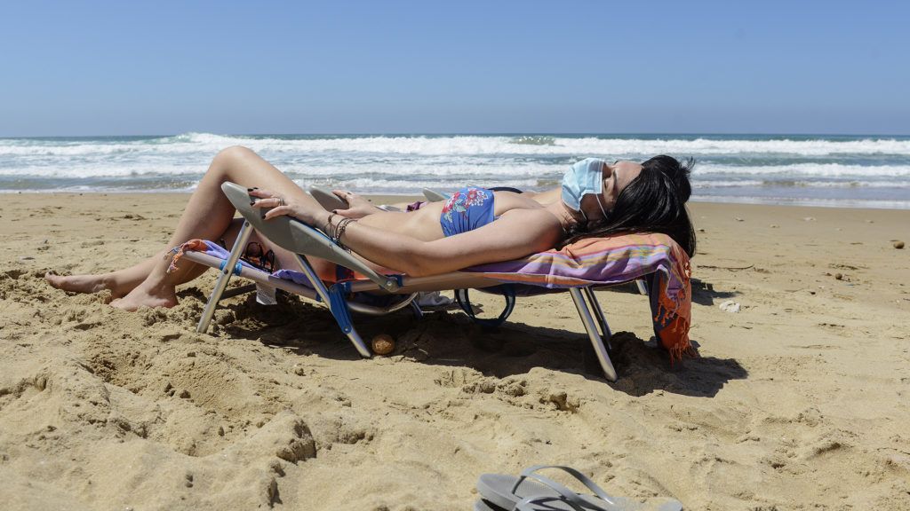 Rangsorolták a strandolás veszélyeit a járvány szempontjából