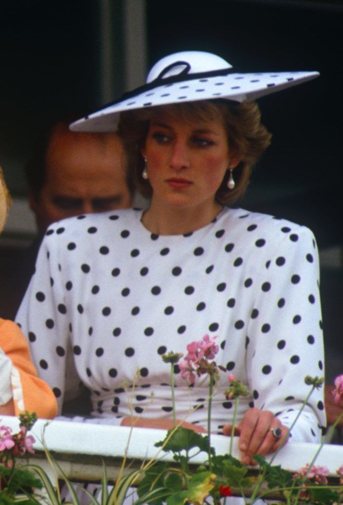 A pöttyös szett, a hozzáillő kalappal 