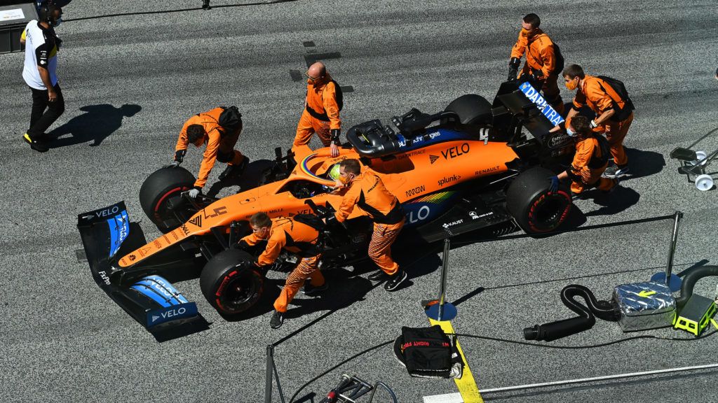 Tudományos divat: mi köze a fizikának és az informatikának az új ruhákhoz?