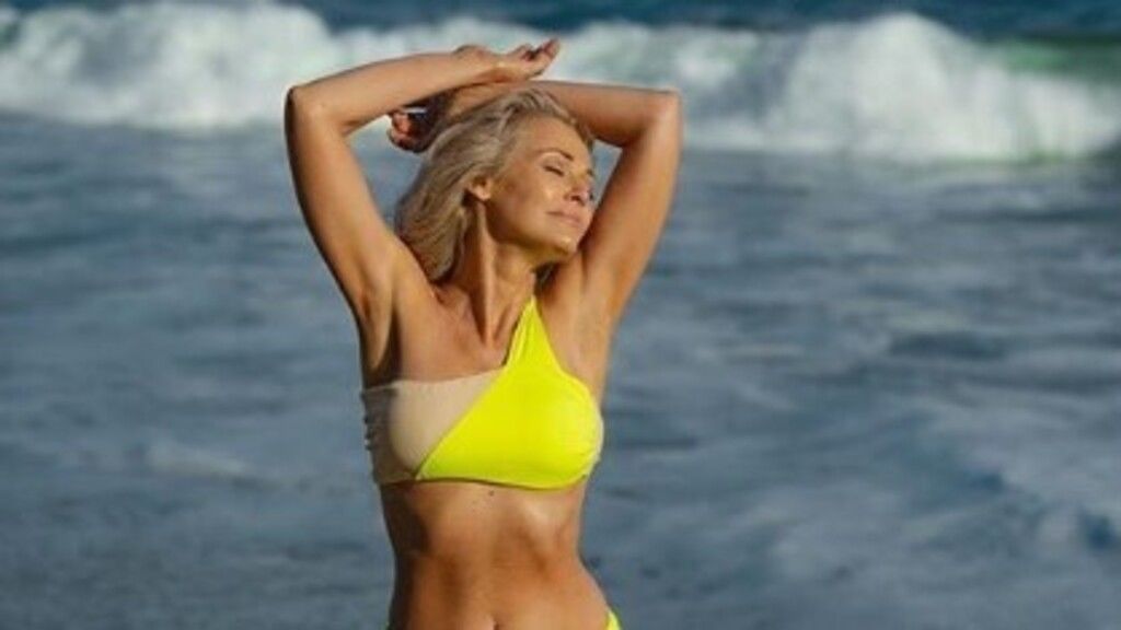 A Sports Illustrated fürdőruha modellje lett az 56 éves édesanya