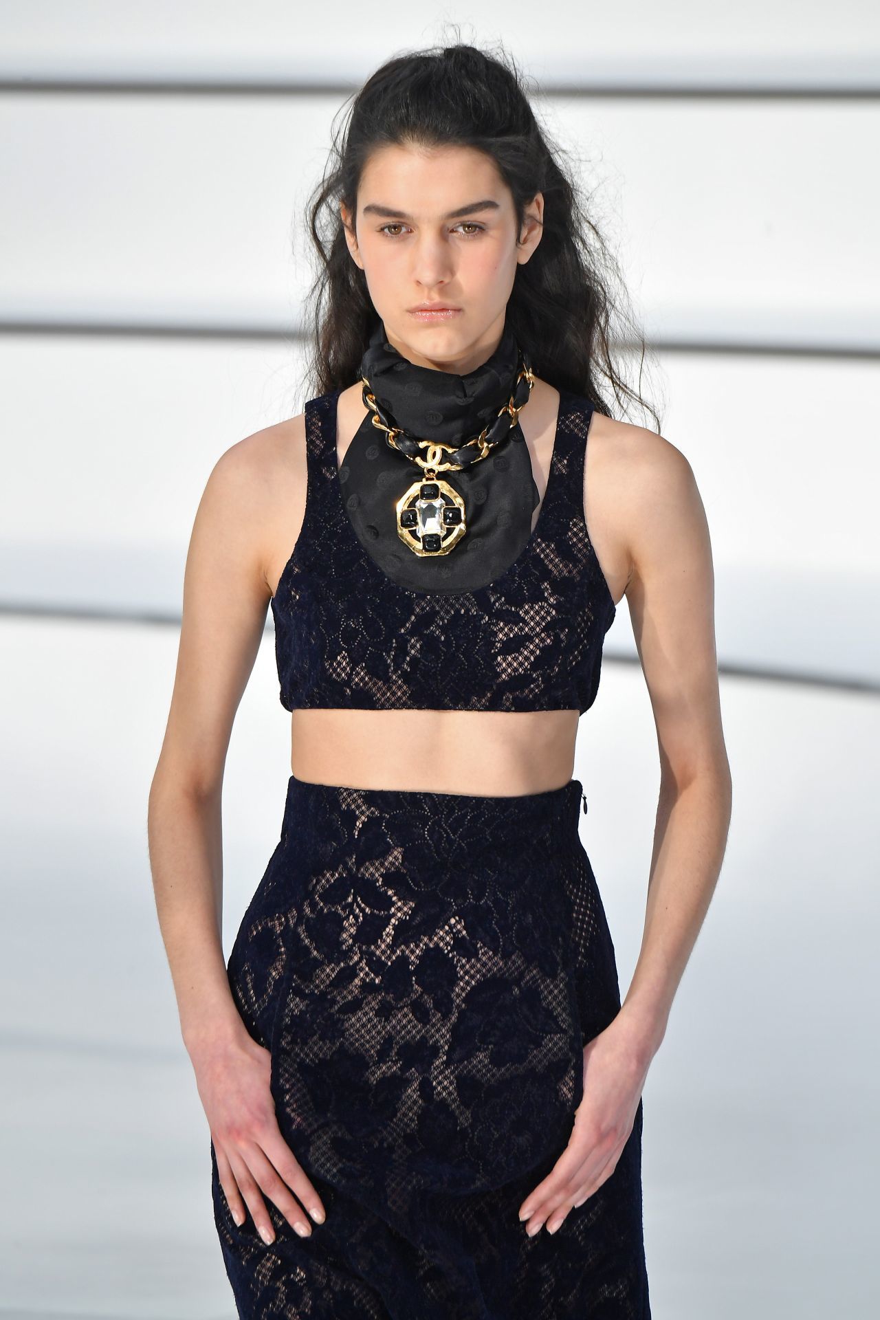 Szalaggal kombinált nyaklánc - Chanel