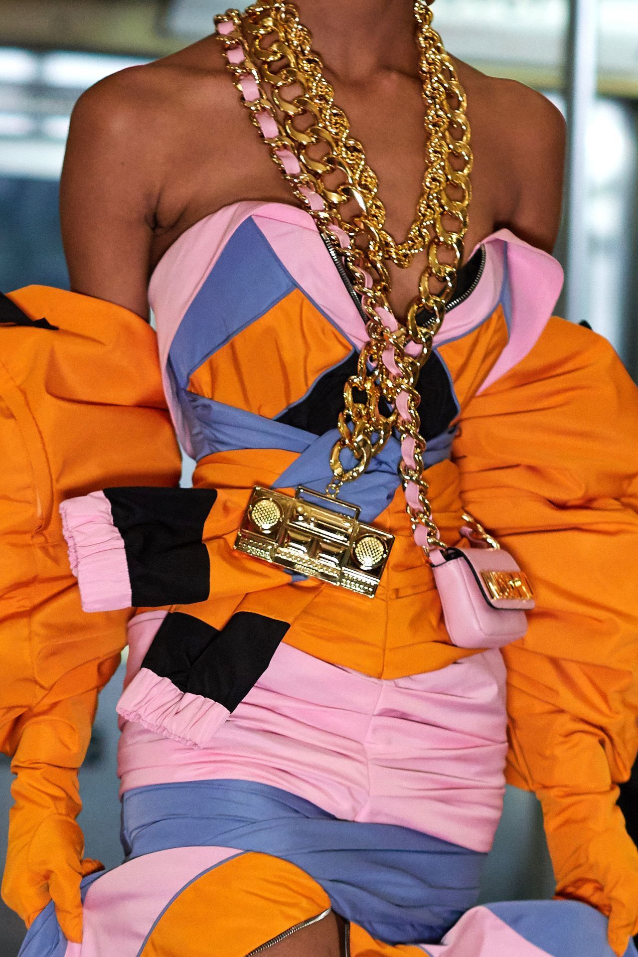 Láncszemes nyakláncok - Moschino