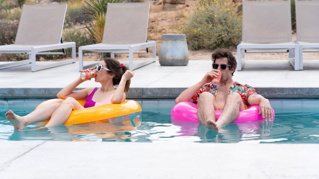 Titokban jött az év romantikus vígjátéka, a Palm Springs