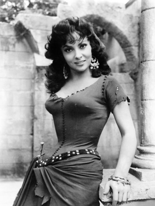 Gina Lollobrigida A párizsi Notre-Dame-ban
