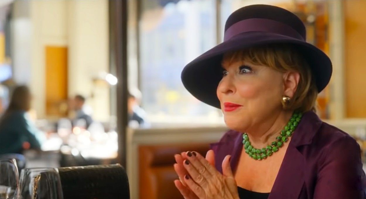 Bette Midler 74 éves