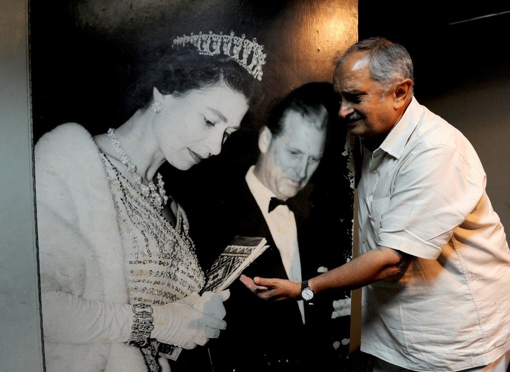 II. Erzsébet tiarában 1960-ban