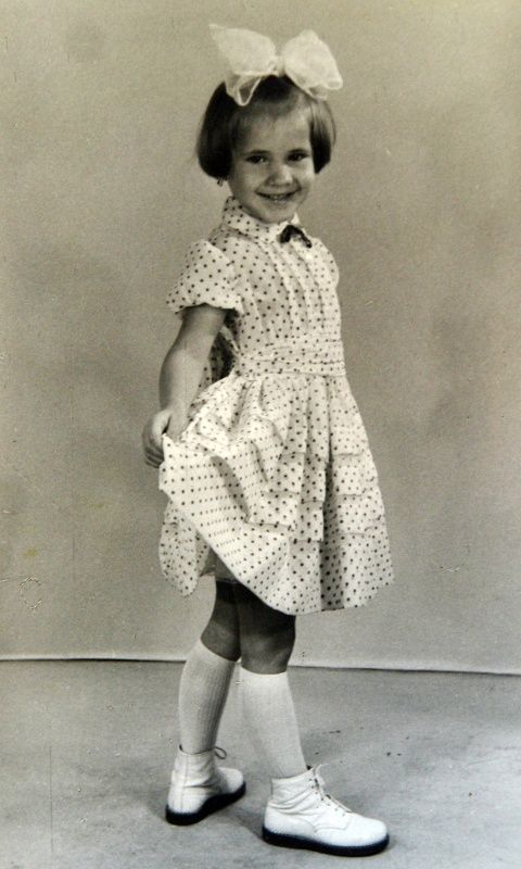 Archív fotó a gyermek Bíró Icáról.