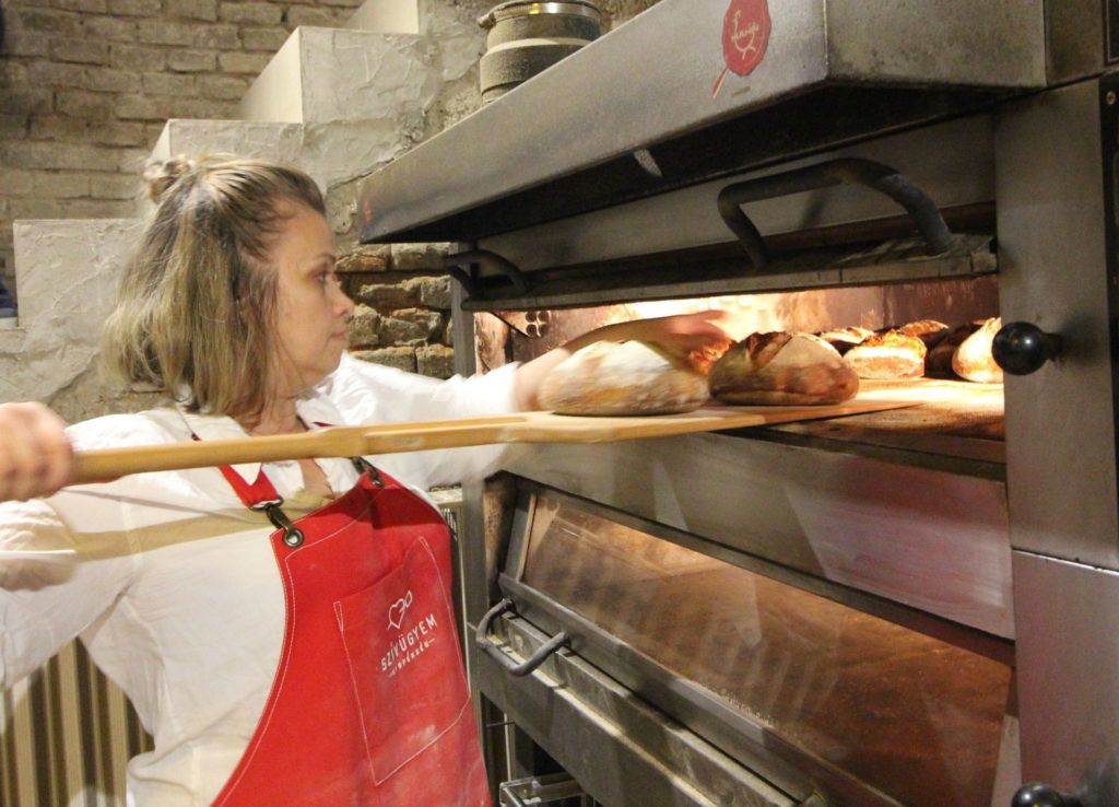 Bocskorás Bea sokak szerint az egyik legnagyobb felbujtó a kézműves péknők számára