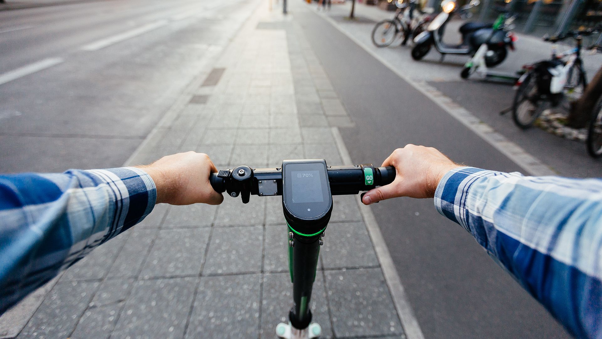 Durva videó készült az elektromos rolleres balesetéről