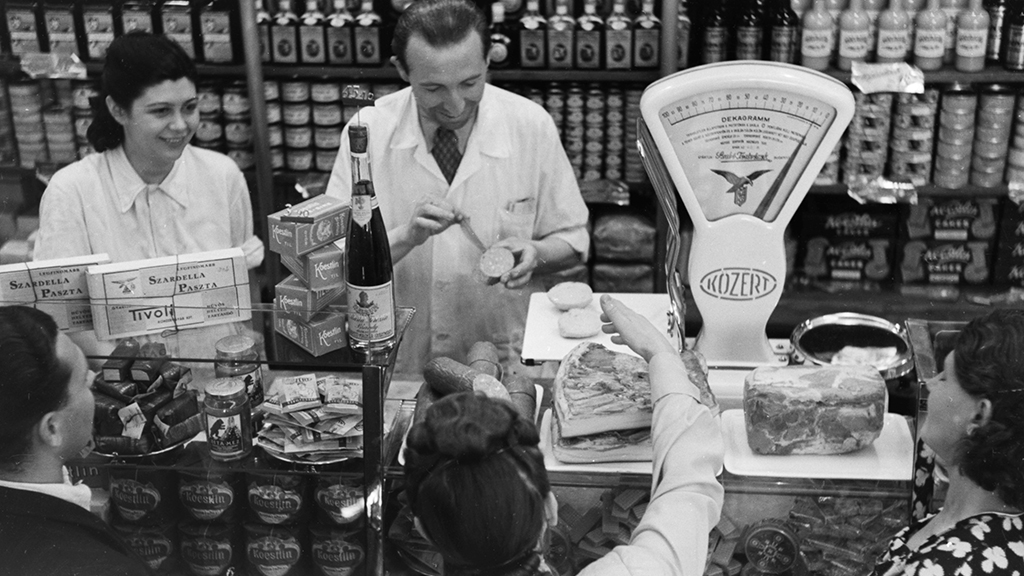 Az talán az a finom turista szalámi? (Fotó: Fortepan/Kovács Márton Ernő)