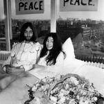 John Lennon és Yoko Ono az ágyban