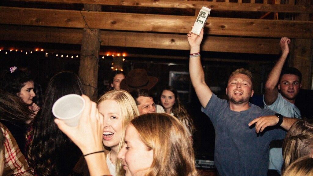 Óvatosan a házibulikkal! - könnyen berobbanhat újra a járvány