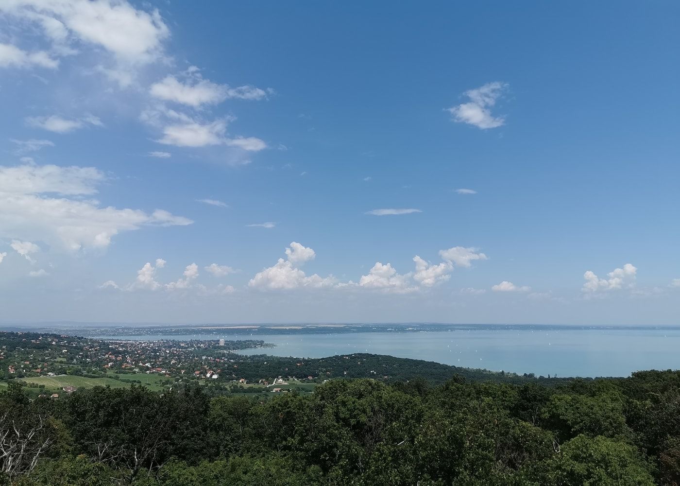Balatonalmádi a Csere-hegyi kilátóból