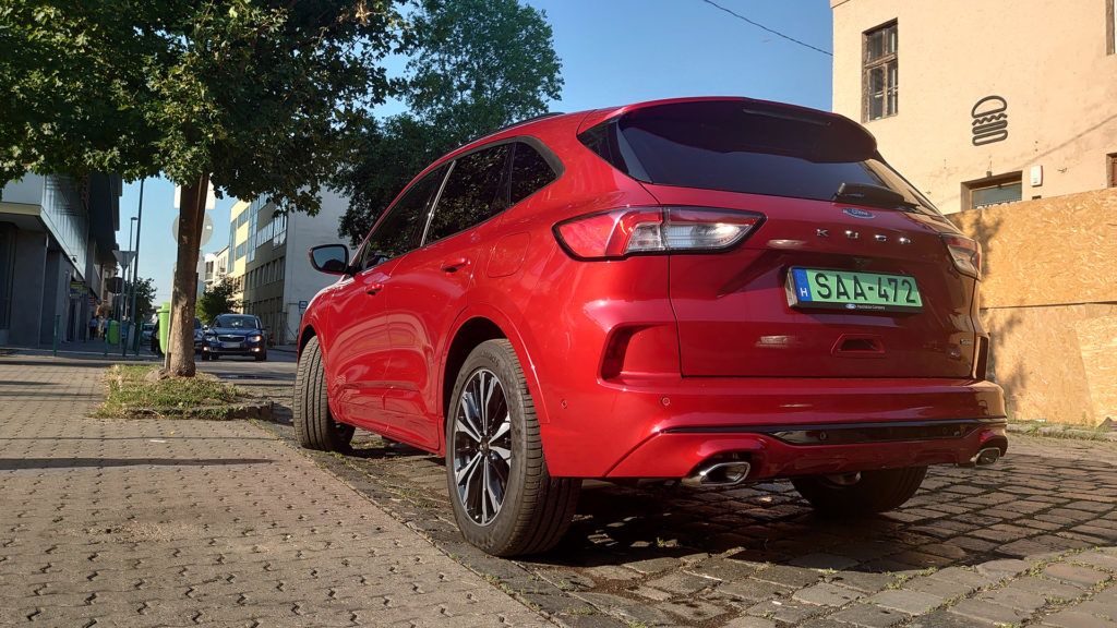 Ford Kuga teszt: nagyvárosi hibrid, ami nem fél a hosszabb távoktól sem