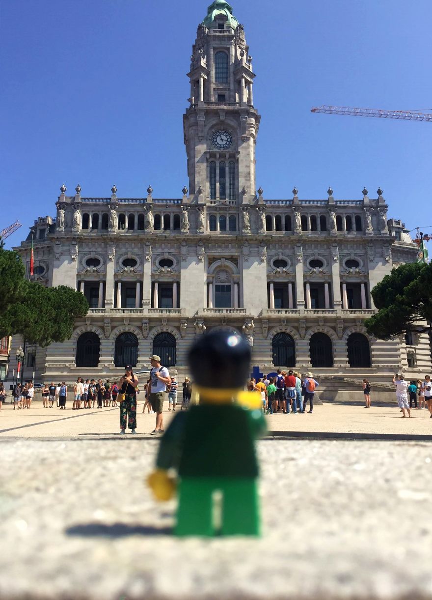 Nem vihette a barátját Portugáliába, LEGÓ-figurával helyettesítette